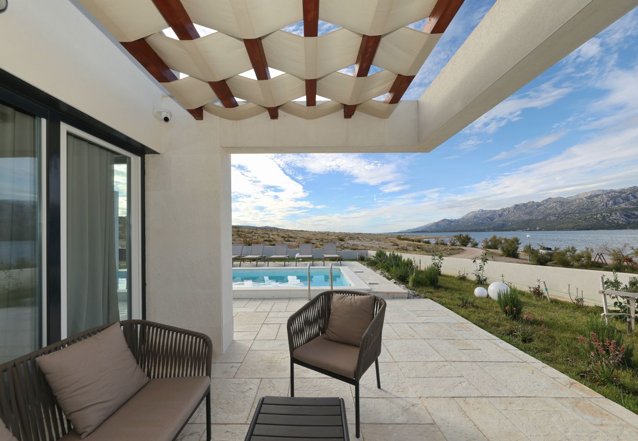 Villa in Rovanjska - Wave of love mit Pool ,strandnah