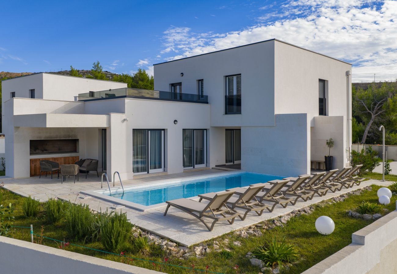 Villa in Rovanjska - Wave of love mit Pool ,strandnah