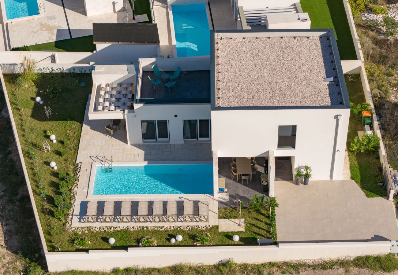 Villa in Rovanjska - Wave of love mit Pool ,strandnah