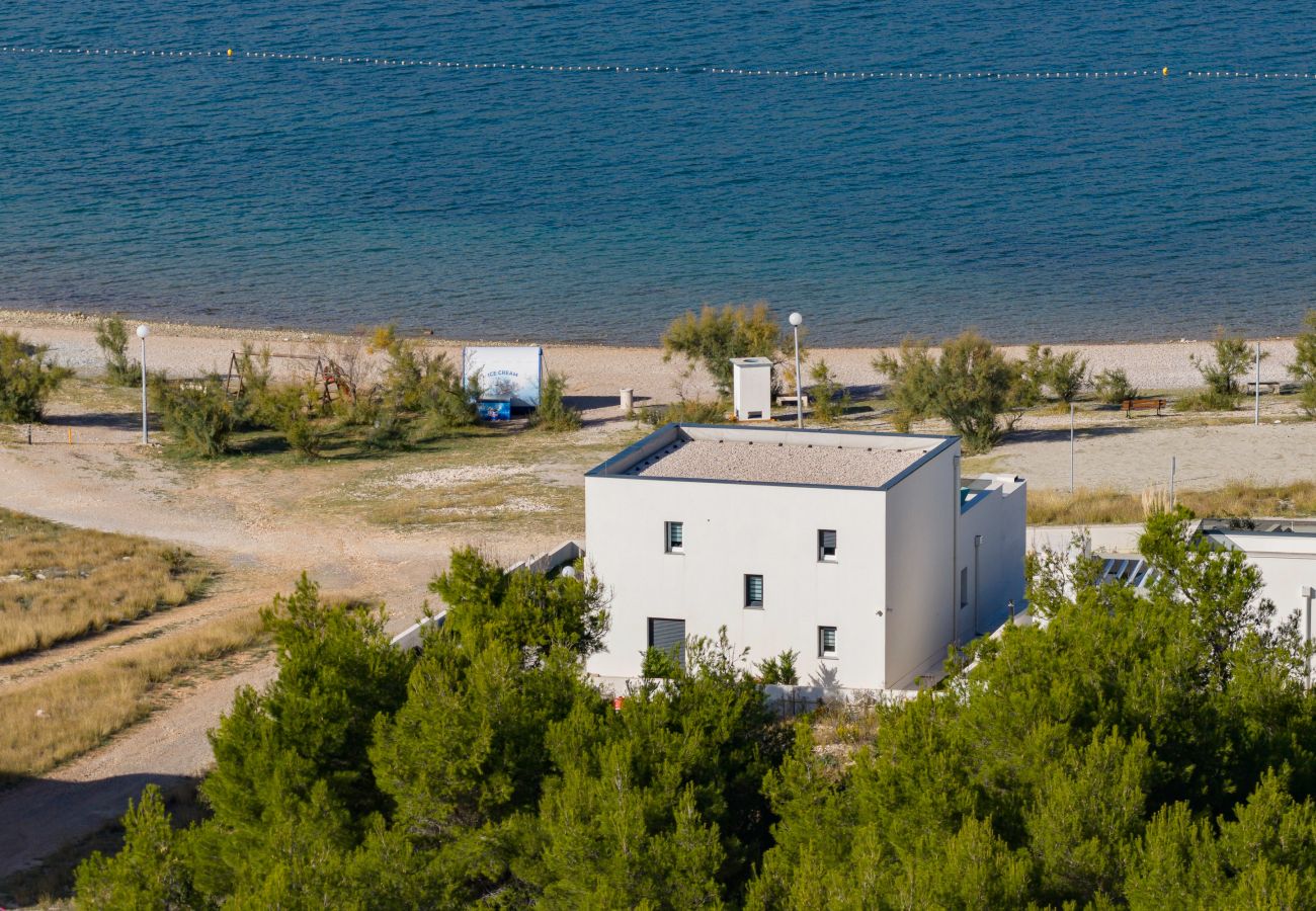 Villa in Rovanjska - Wave of love mit Pool ,strandnah