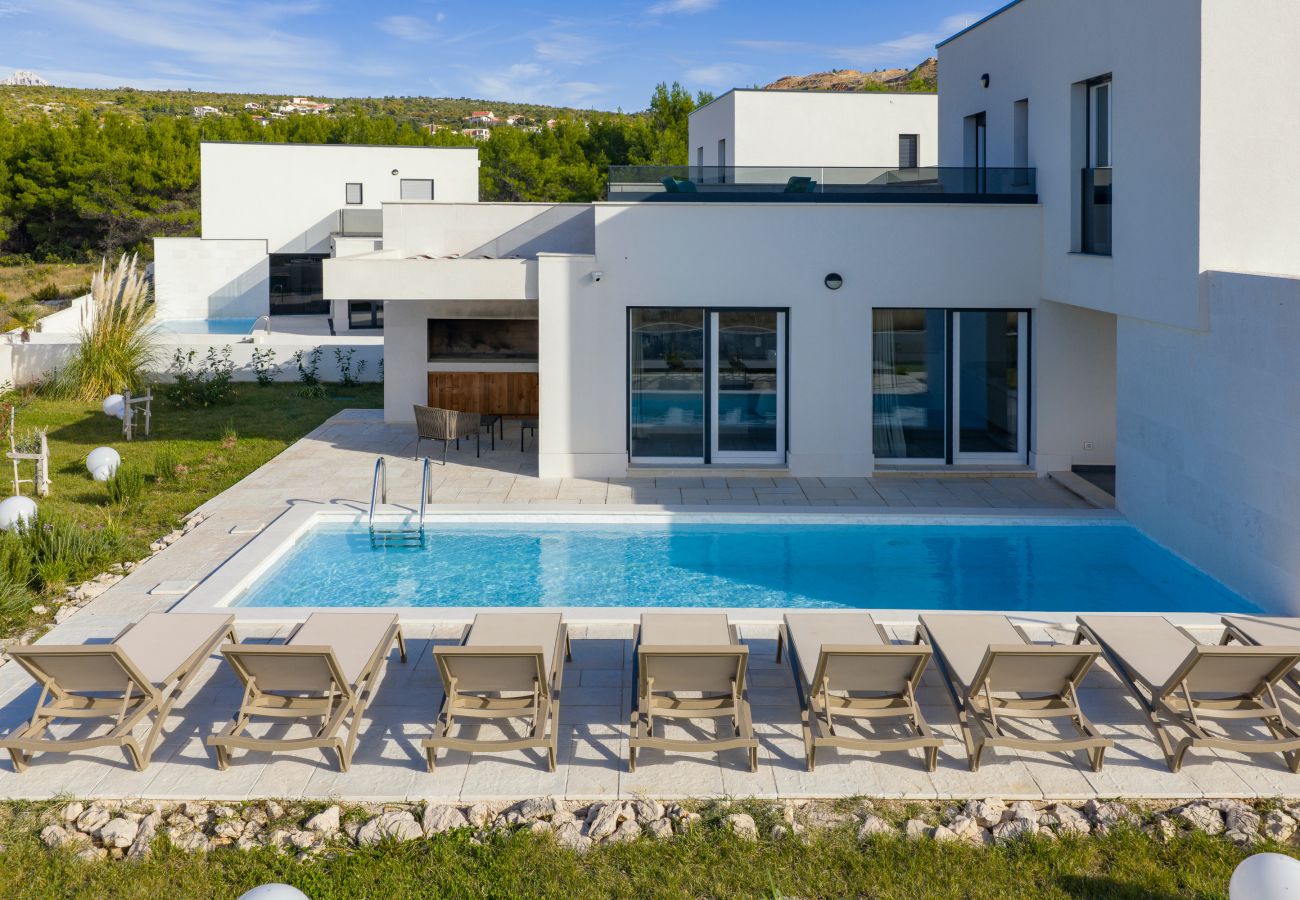 Villa in Rovanjska - Wave of love mit Pool ,strandnah