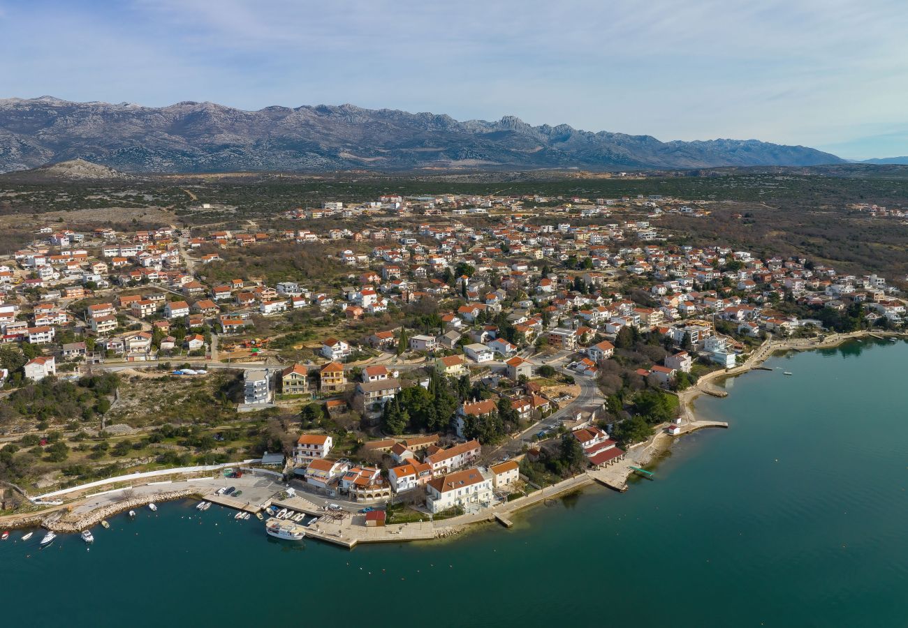 Apartment in Maslenica - Filip, Geräumige Ferienwohnung mit Meerblick &