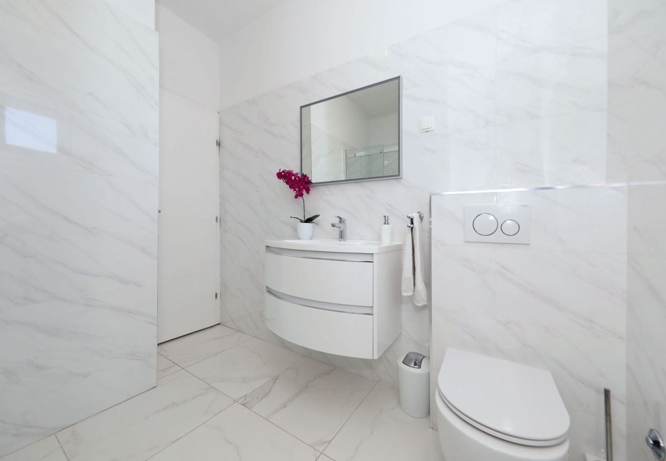 Apartment in Maslenica - Filip, Geräumige Ferienwohnung mit Meerblick &