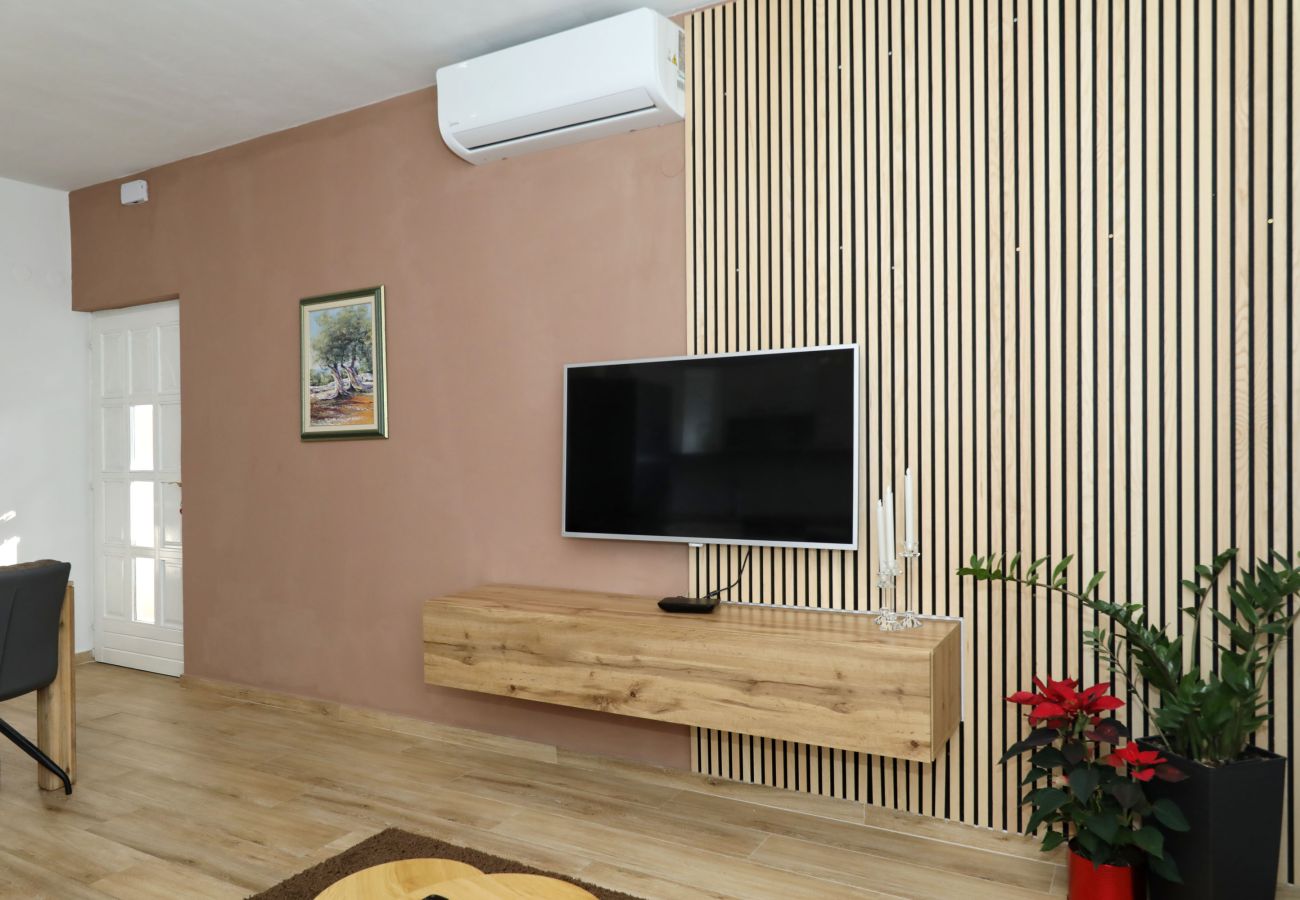 Apartment in Maslenica - Filip, Geräumige Ferienwohnung mit Meerblick &