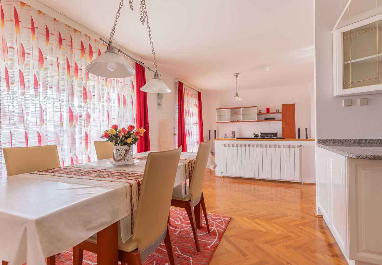 Apartment in Zadar - Marinko, No. 3, Große Ferienwohnung mit Pool