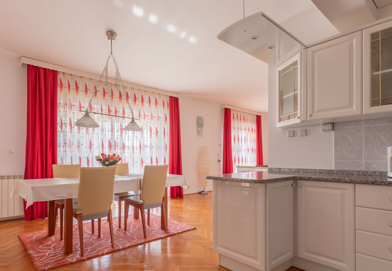 Apartment in Zadar - Marinko, No. 3, Große Ferienwohnung mit Pool