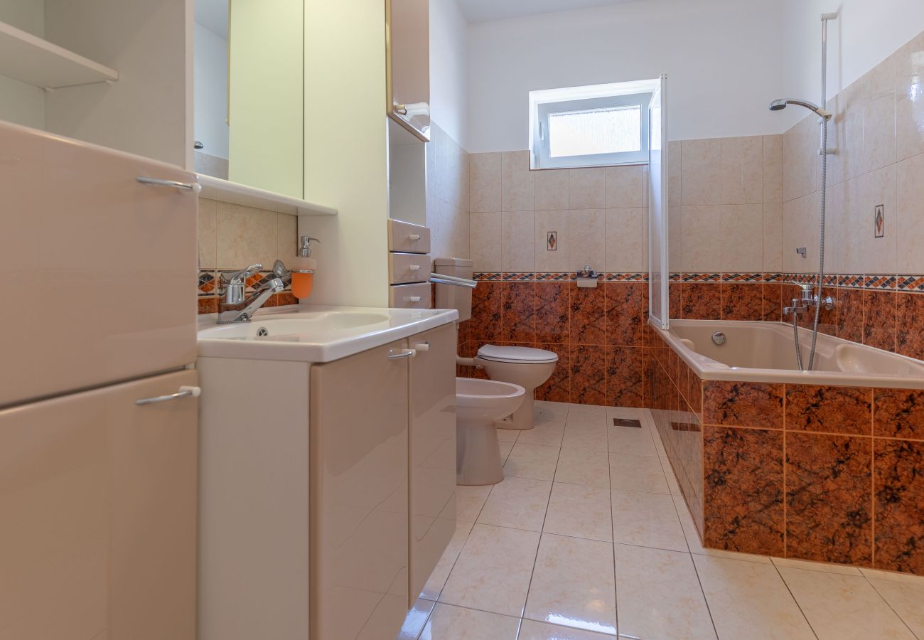 Apartment in Zadar - Marinko, No. 3, Große Ferienwohnung mit Pool