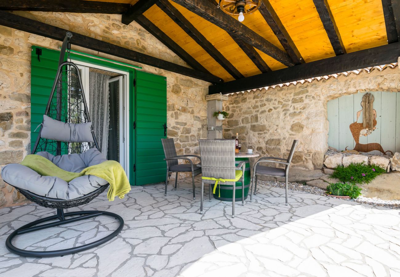 House in Ražanac - Joviraz, Steinhaus mit Veranda und Whirlpool in