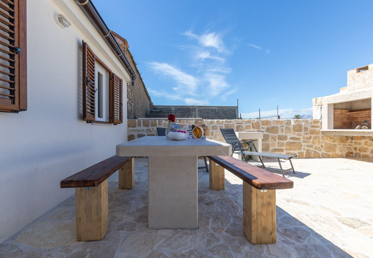 House in Ražanac - Fortica, Ferienhaus mit 2 Terrassen und