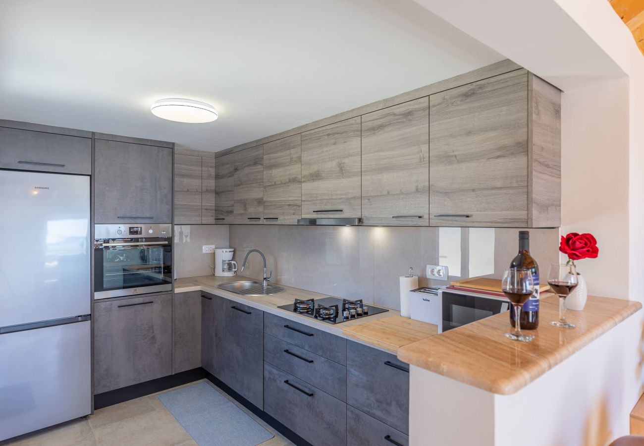 House in Ražanac - Fortica, Ferienhaus mit 2 Terrassen und