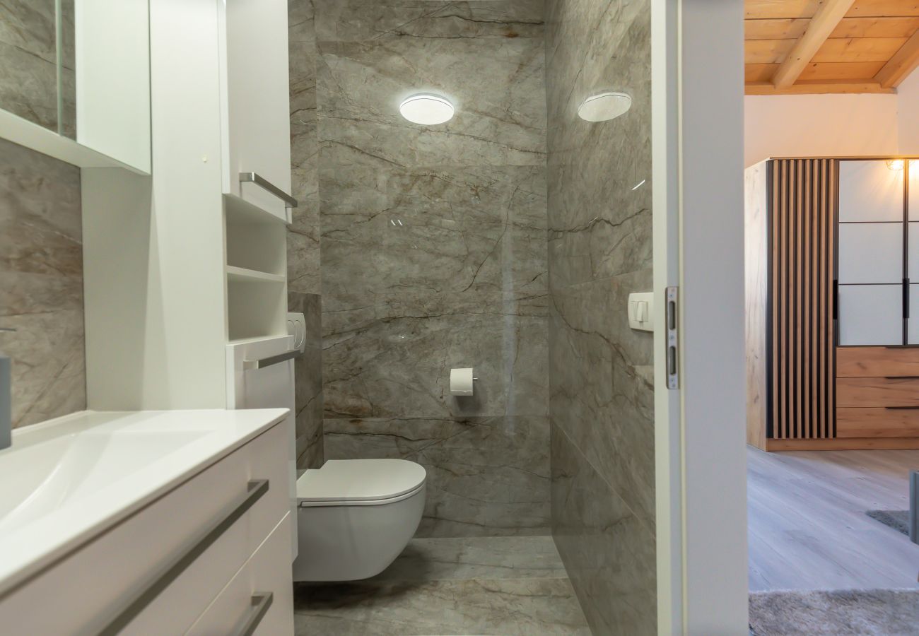 House in Ražanac - Fortica, Ferienhaus mit 2 Terrassen und