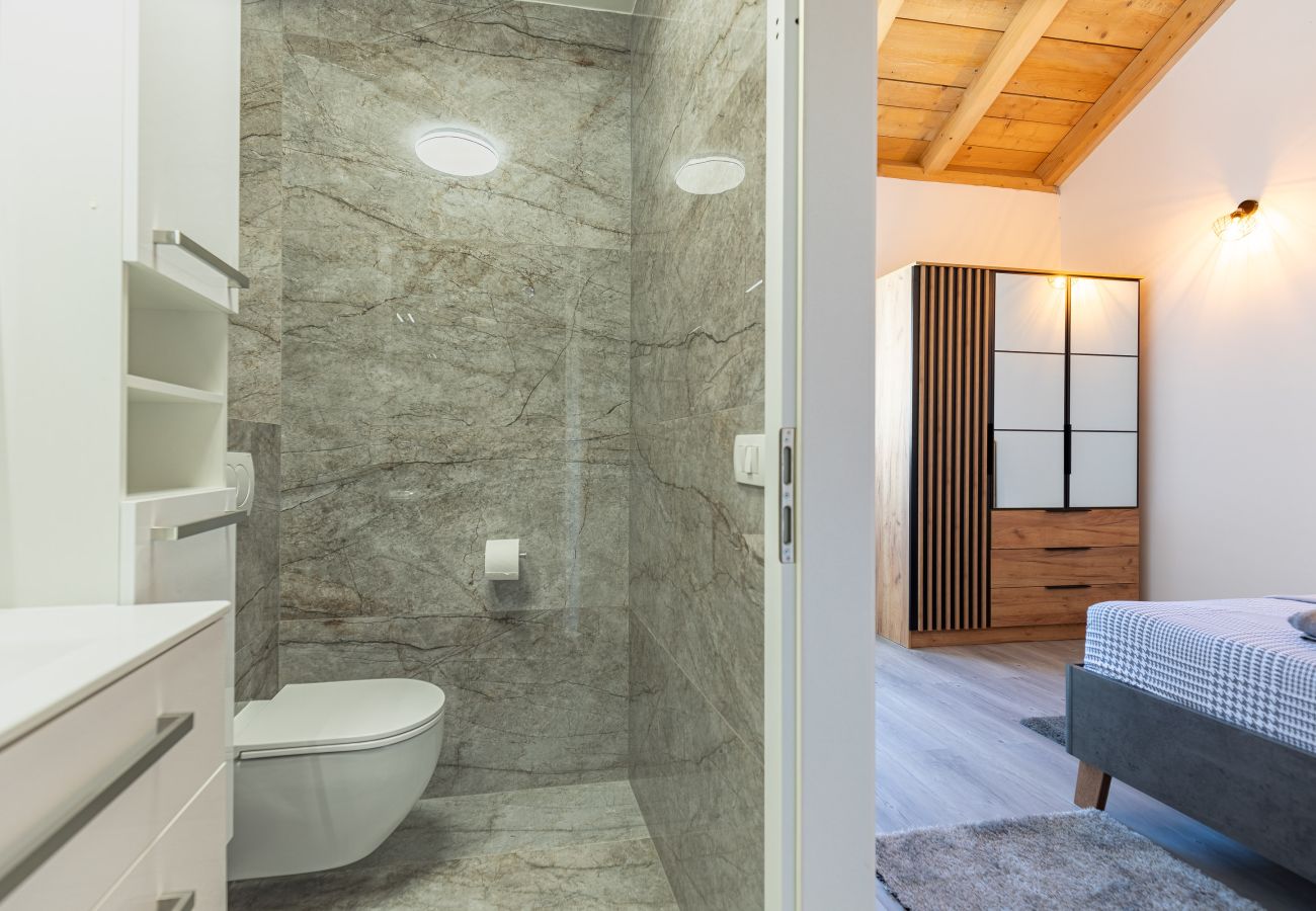 House in Ražanac - Fortica, Ferienhaus mit 2 Terrassen und