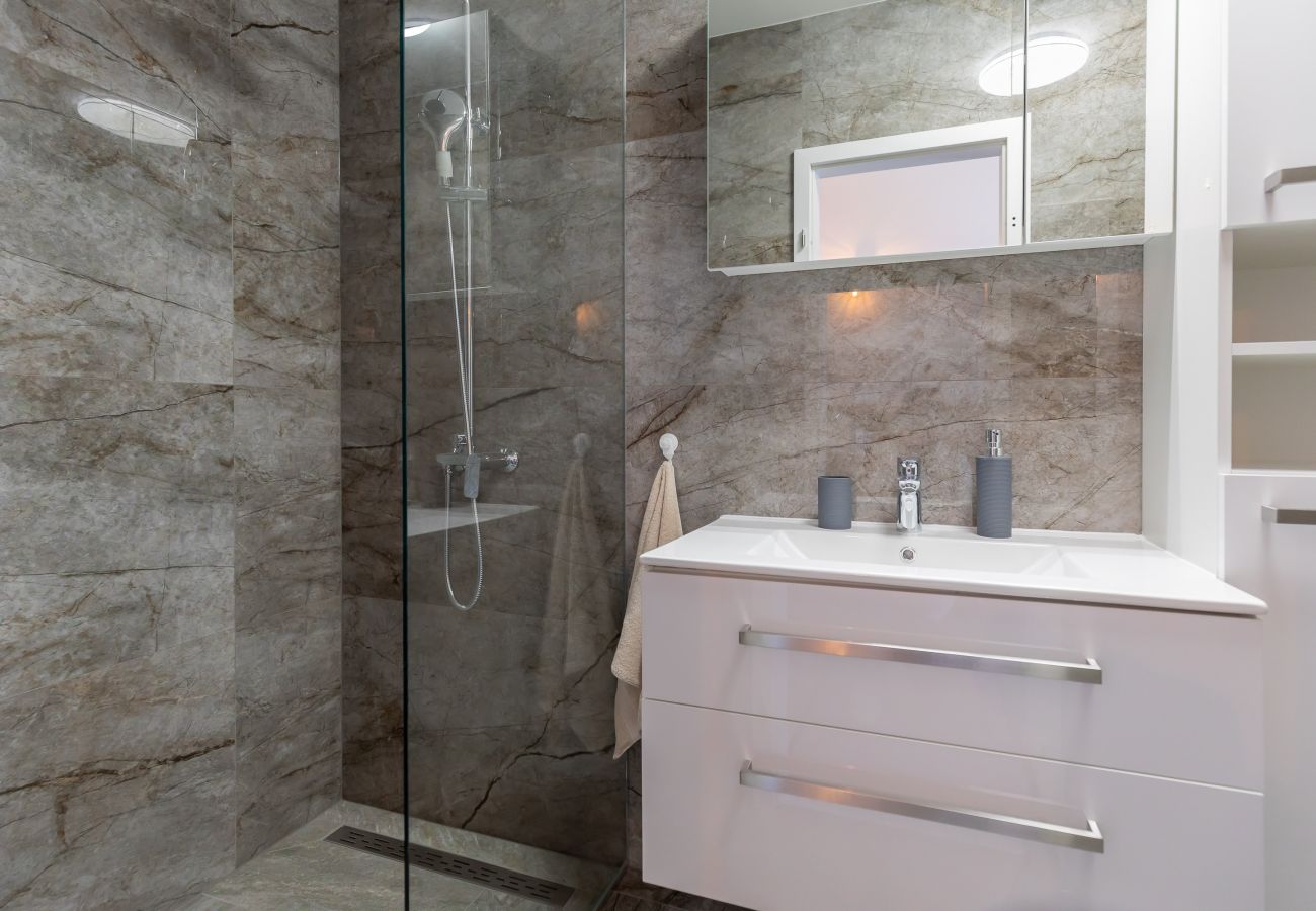 House in Ražanac - Fortica, Ferienhaus mit 2 Terrassen und