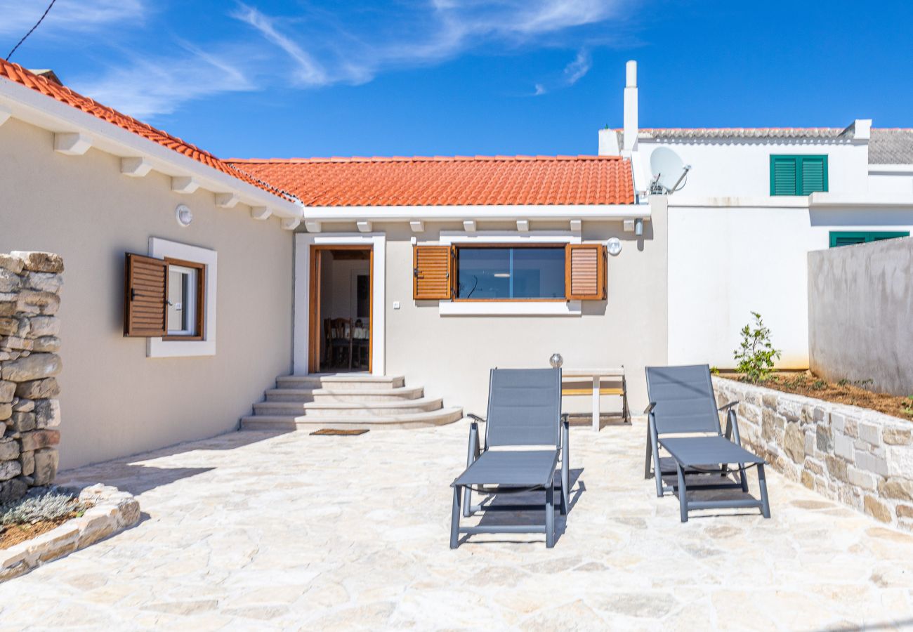 House in Ražanac - Fortica, Ferienhaus mit 2 Terrassen und