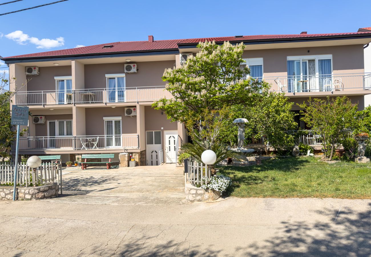 Rent by room in Starigrad - Room Tinka No.1 near the beach