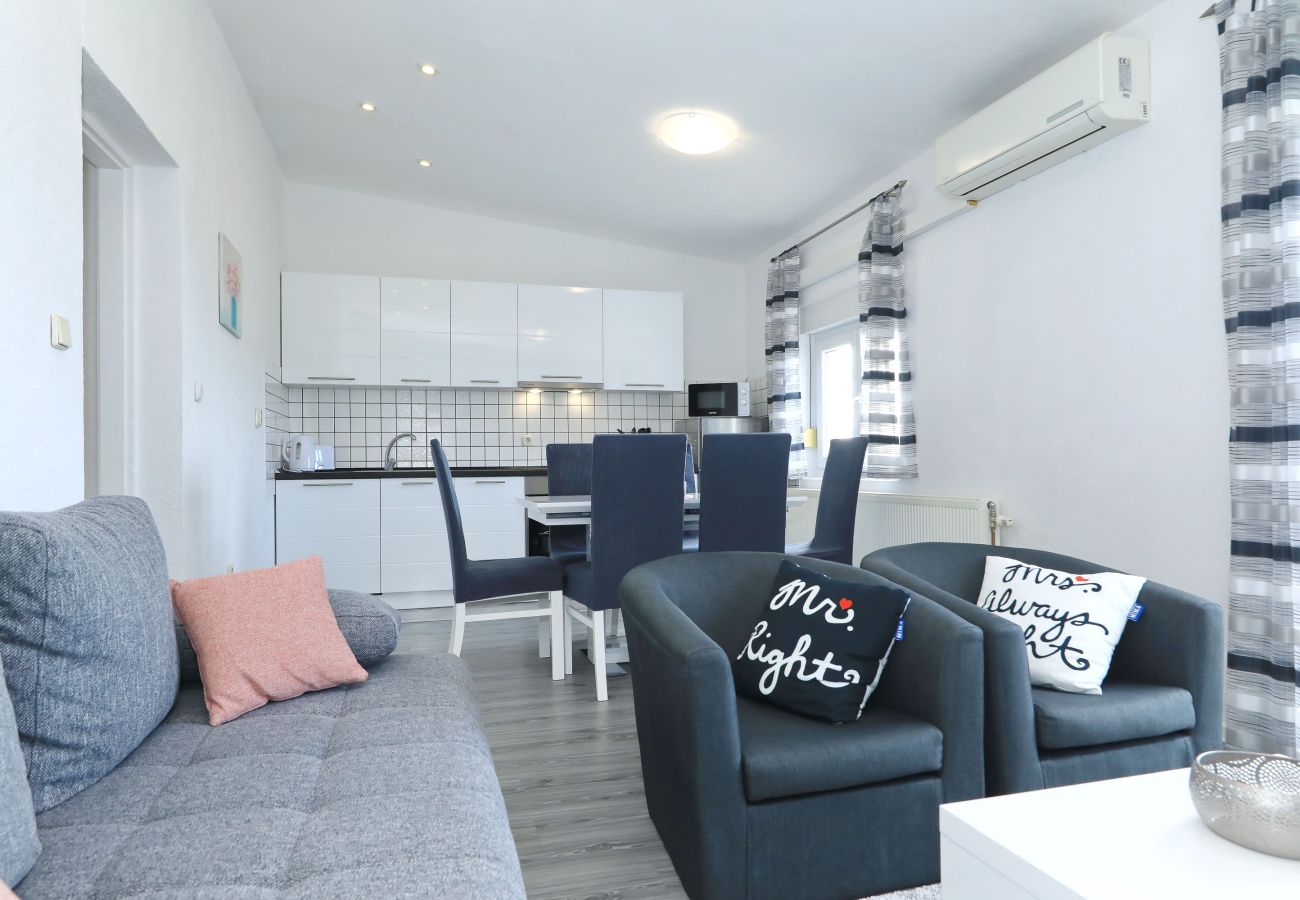 Apartment in Maslenica - Simaruna, Schöne Ferienwohnung mit Whirlpool,