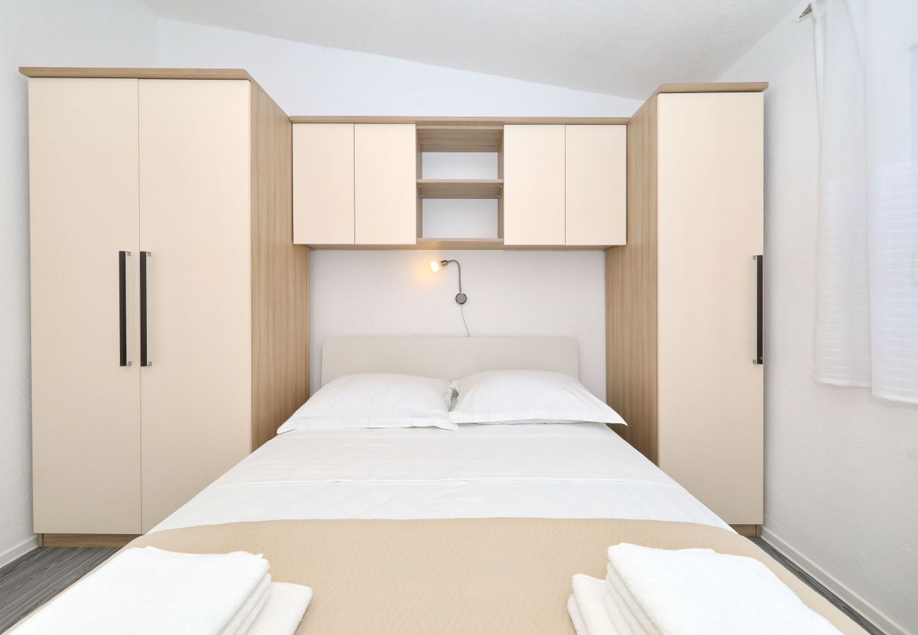 Apartment in Maslenica - Simaruna, Schöne Ferienwohnung mit Whirlpool,