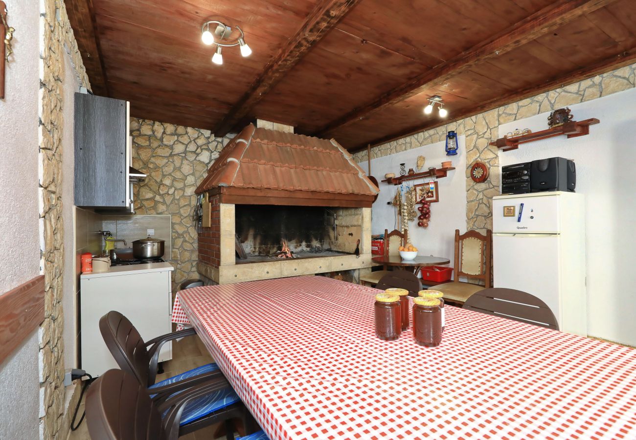 Apartment in Maslenica - Simaruna, Schöne Ferienwohnung mit Whirlpool,