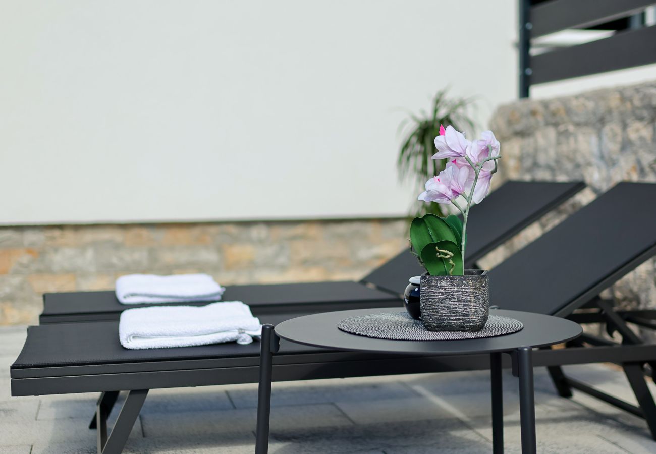 Apartment in Maslenica - Simaruna, Schöne Ferienwohnung mit Whirlpool,