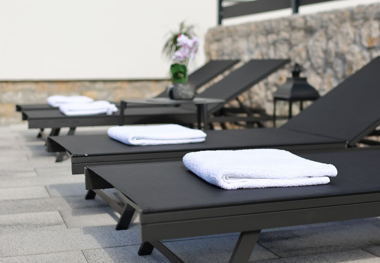 Apartment in Maslenica - Simaruna, Schöne Ferienwohnung mit Whirlpool,