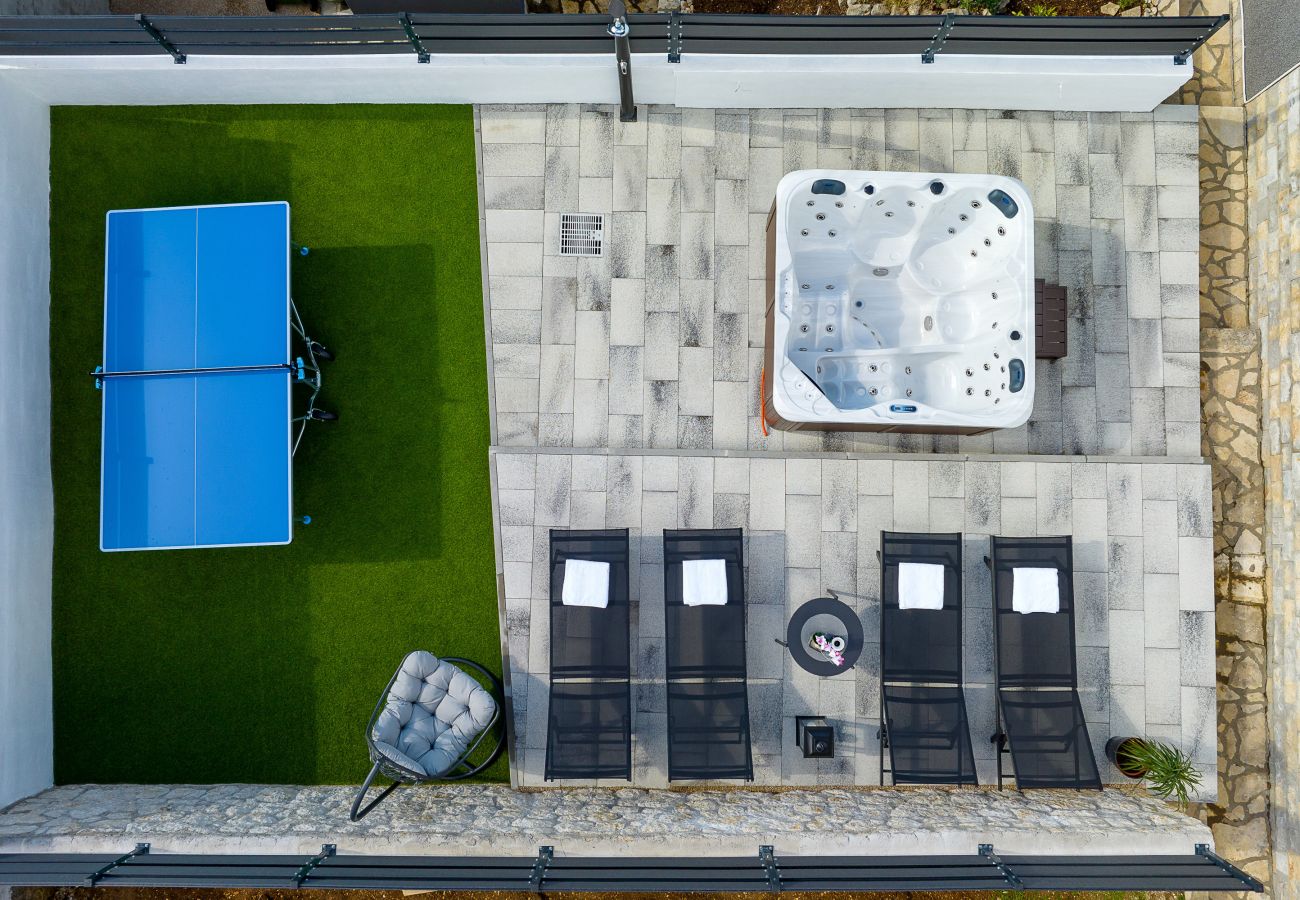 Apartment in Maslenica - Simaruna, Schöne Ferienwohnung mit Whirlpool,