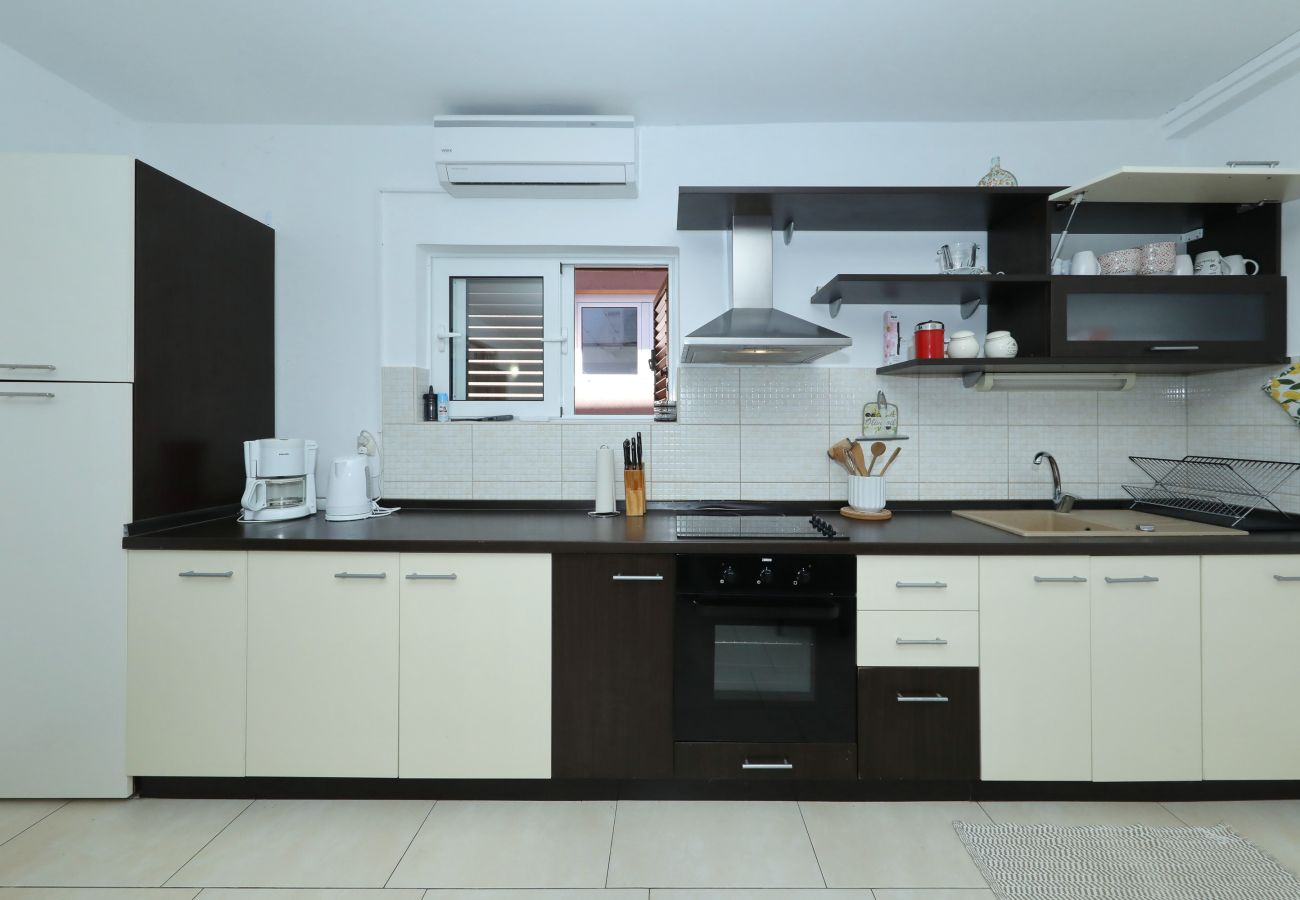 House in Polaca - Polaca, Ferienhaus mit Pool, Grill und