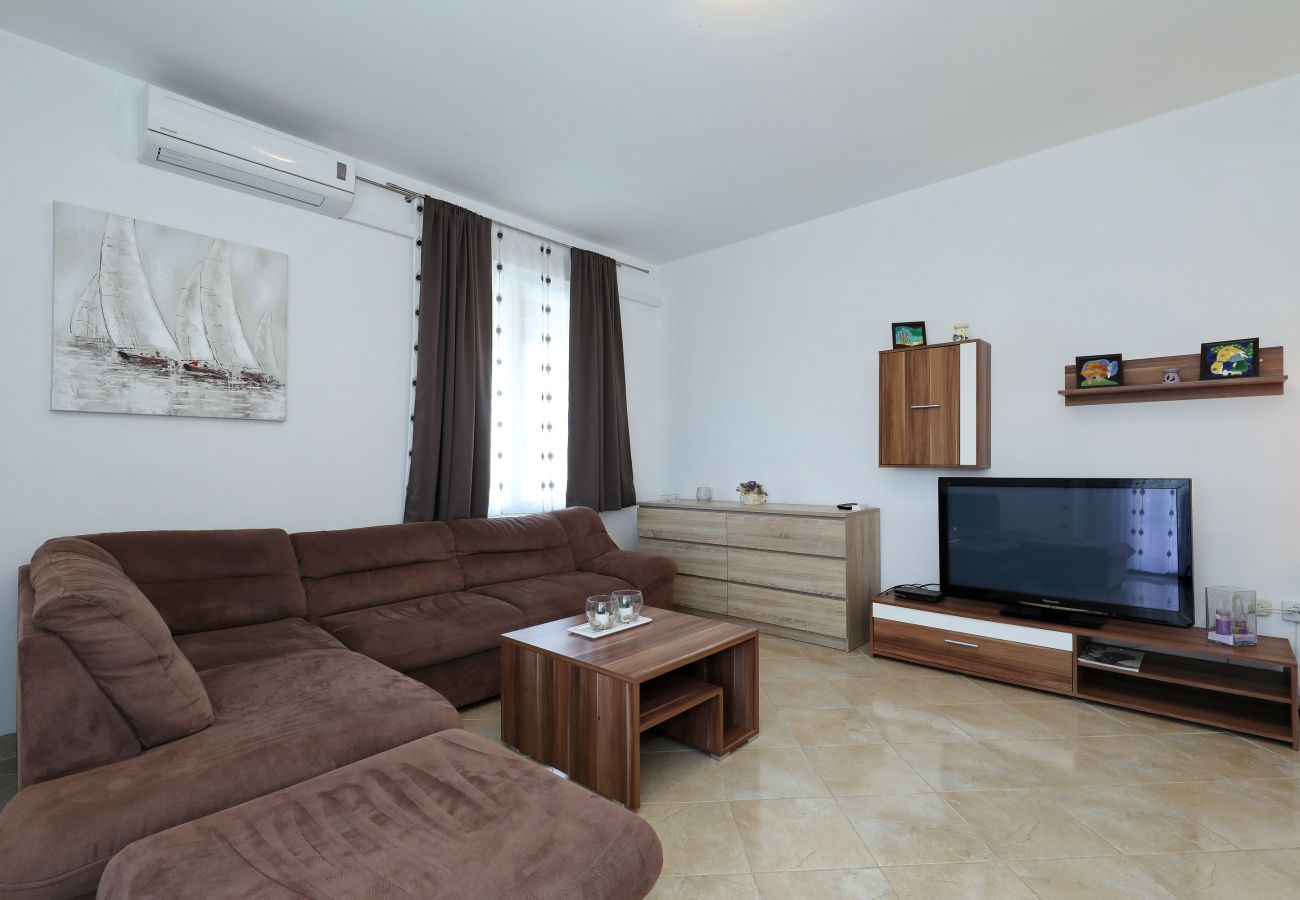 House in Polaca - Polaca, Ferienhaus mit Pool, Grill und