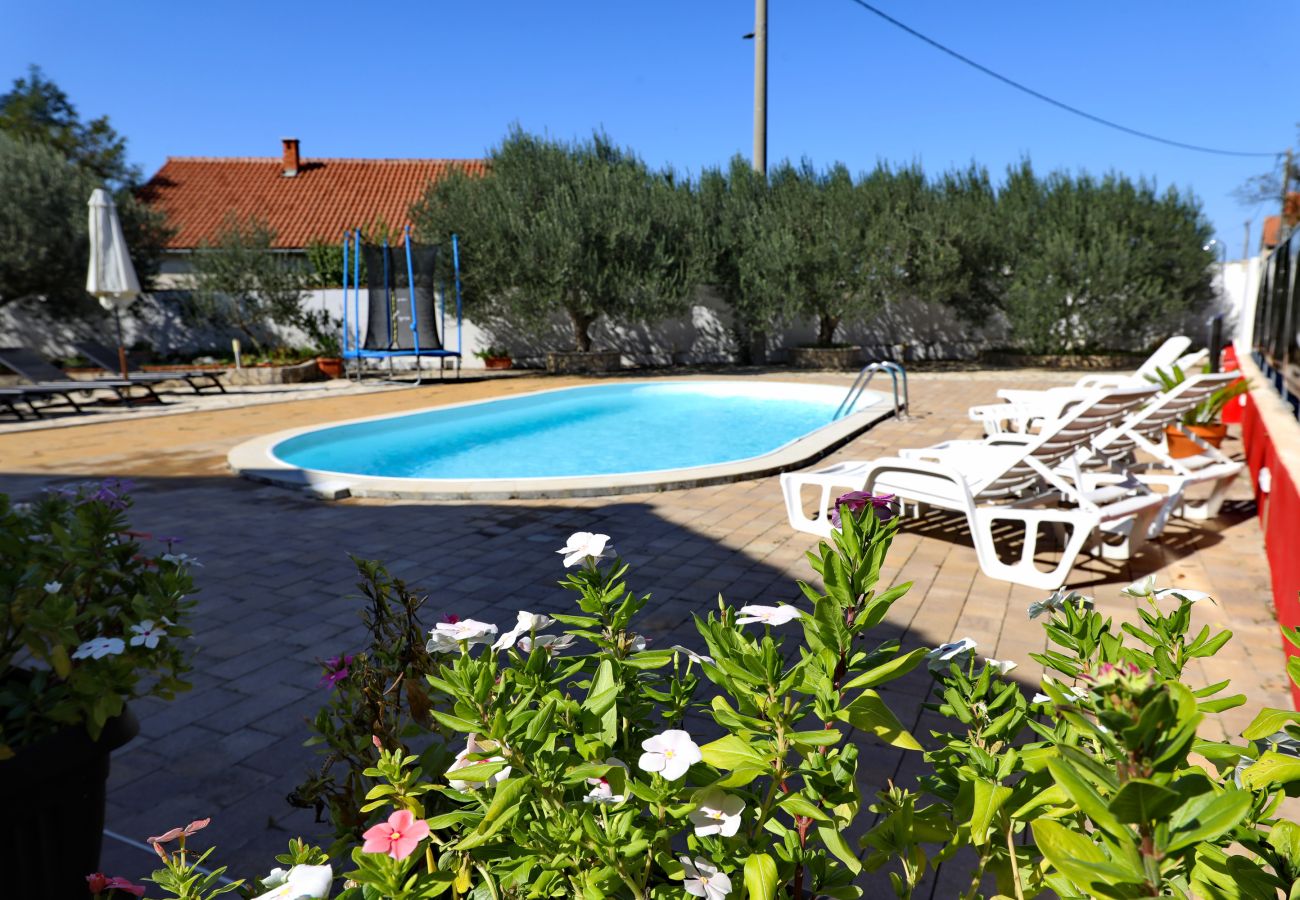 House in Polaca - Polaca, Ferienhaus mit Pool, Grill und