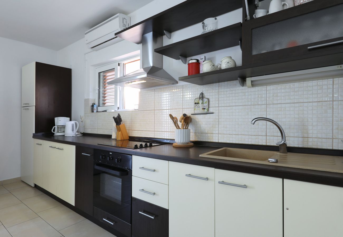 House in Polaca - Polaca, Ferienhaus mit Pool, Grill und