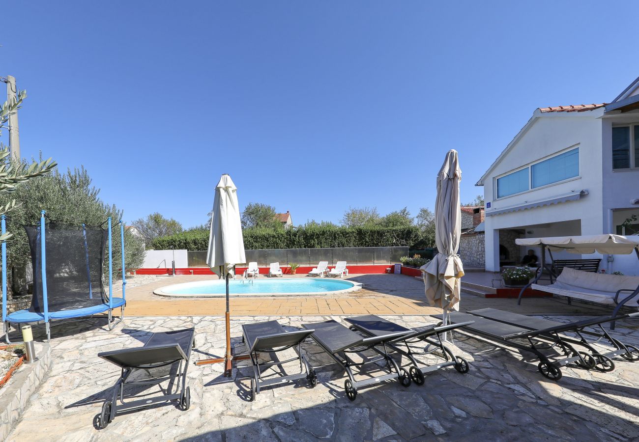 House in Polaca - Polaca, Ferienhaus mit Pool, Grill und