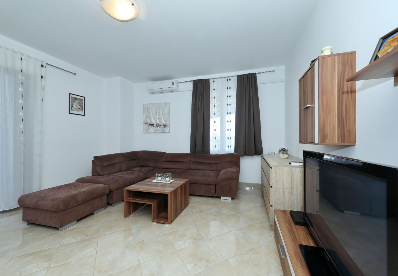 House in Polaca - Polaca, Ferienhaus mit Pool, Grill und