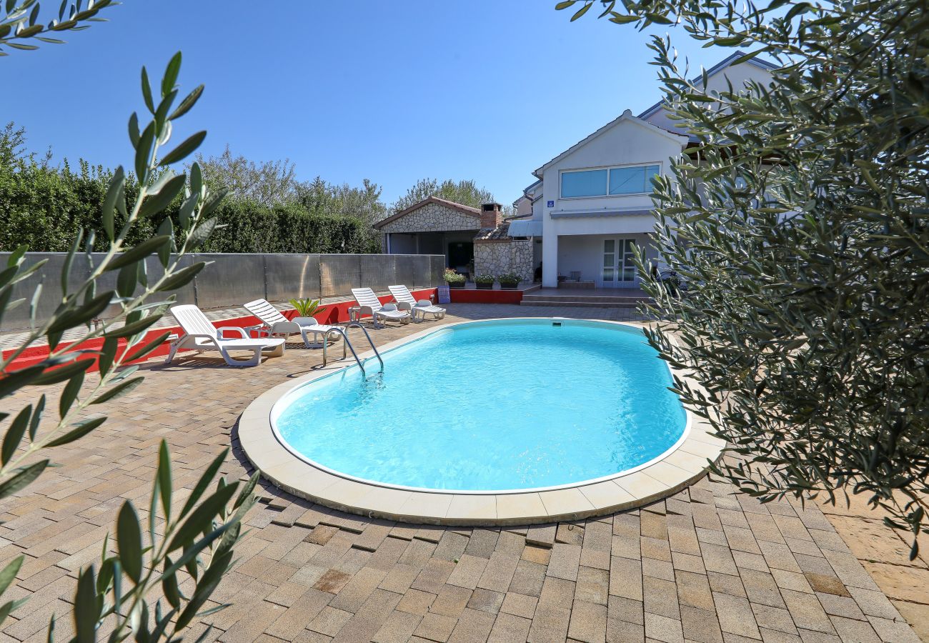 House in Polaca - Polaca, Ferienhaus mit Pool, Grill und