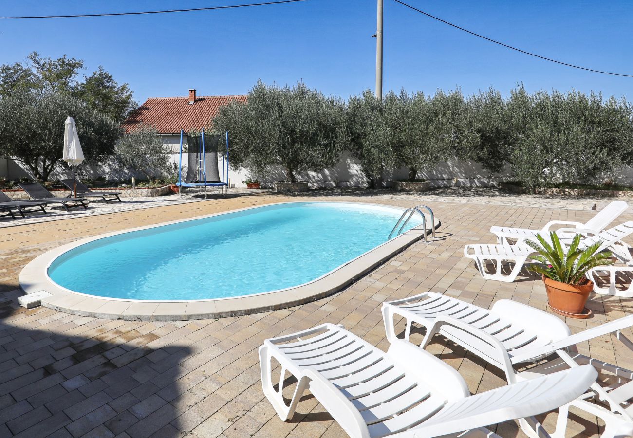 House in Polaca - Polaca, Ferienhaus mit Pool, Grill und