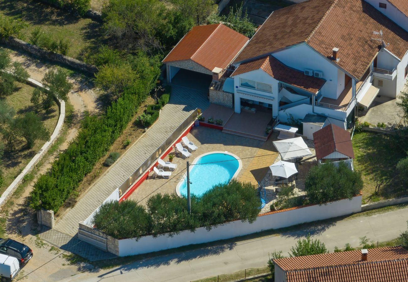 House in Polaca - Polaca, Ferienhaus mit Pool, Grill und