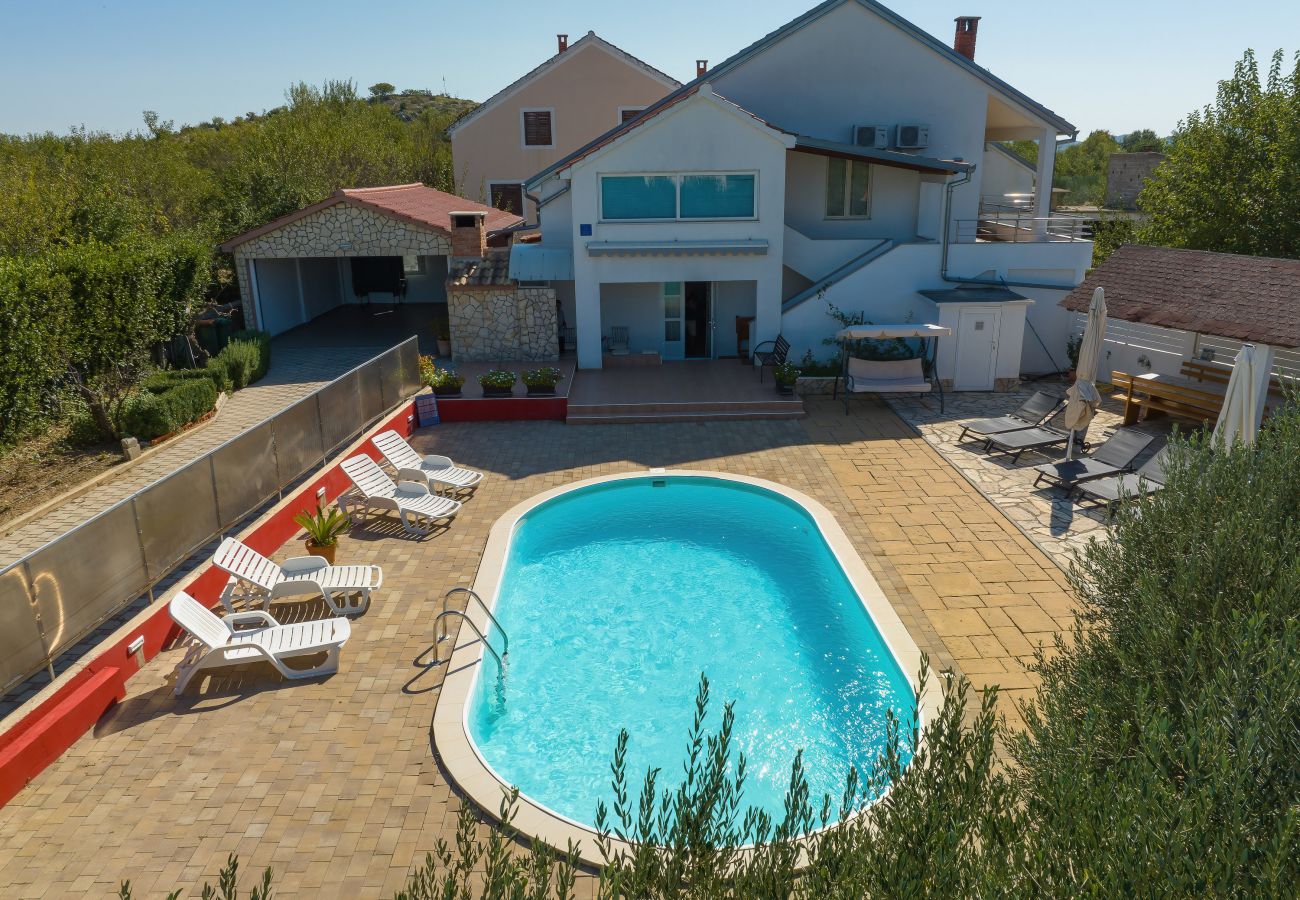 House in Polaca - Polaca, Ferienhaus mit Pool, Grill und