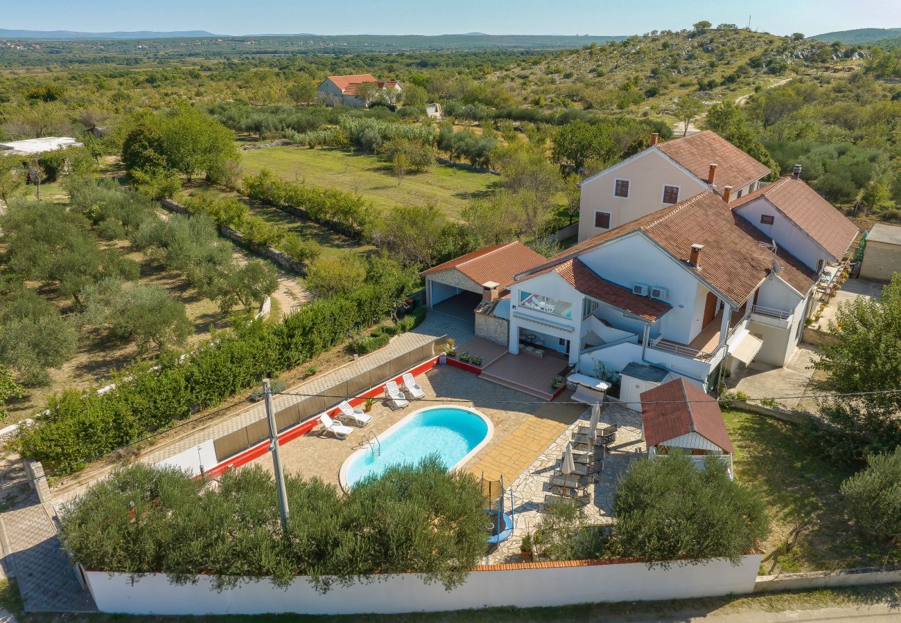 House in Polaca - Polaca, Ferienhaus mit Pool, Grill und