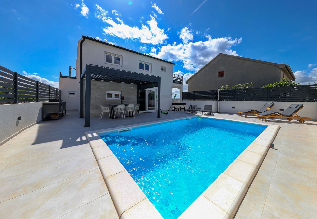 Apartment in Maslenica - Ferienhaus Kala Maslenica