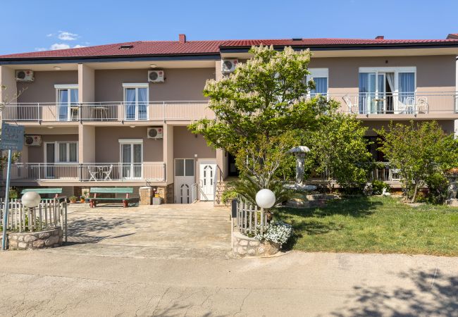 Rent by room in Starigrad - Room Tinka No.6 near the beach