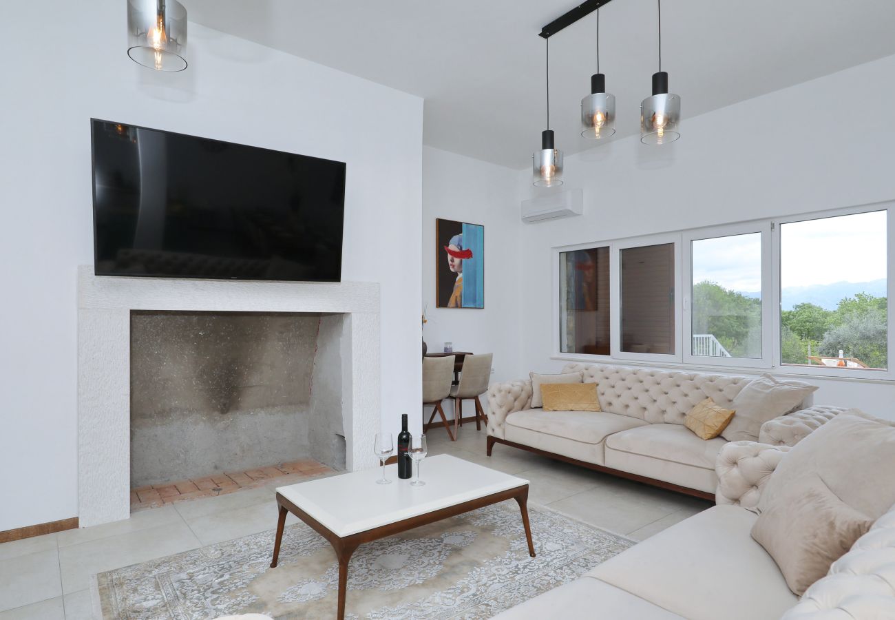 House in Lovinac - Demare, Ferienhaus für Gruppen mit beheizbarem