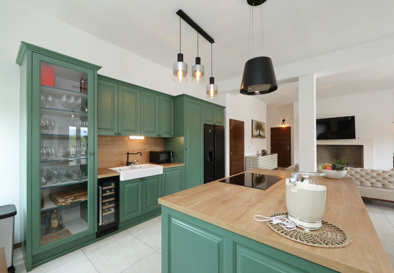 House in Lovinac - Demare, Ferienhaus für Gruppen mit beheizbarem