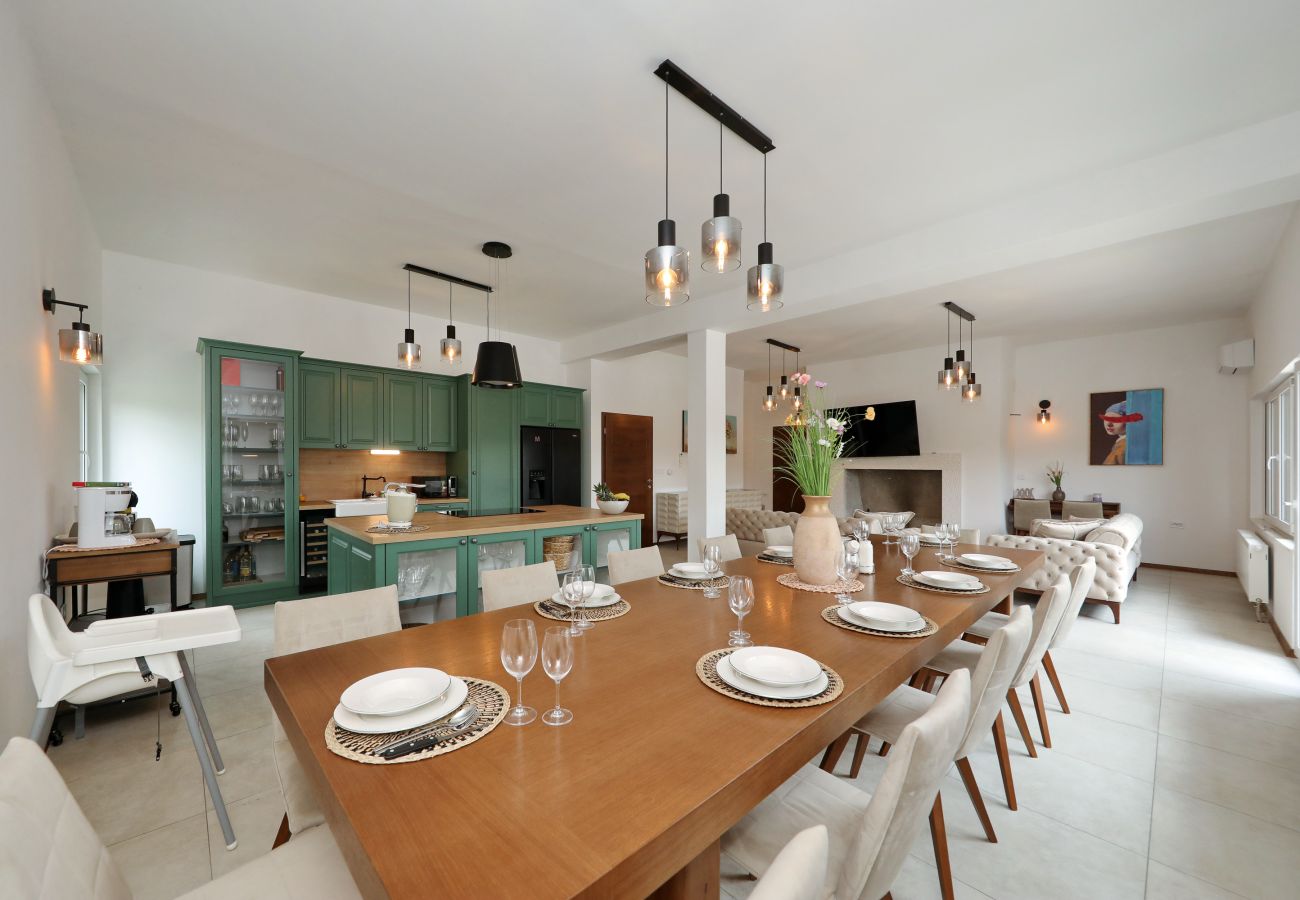 House in Lovinac - Demare, Ferienhaus für Gruppen mit beheizbarem