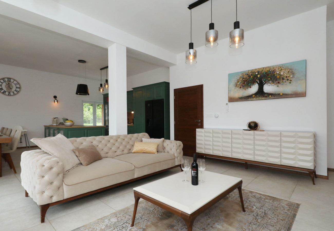 House in Lovinac - Demare, Ferienhaus für Gruppen mit beheizbarem