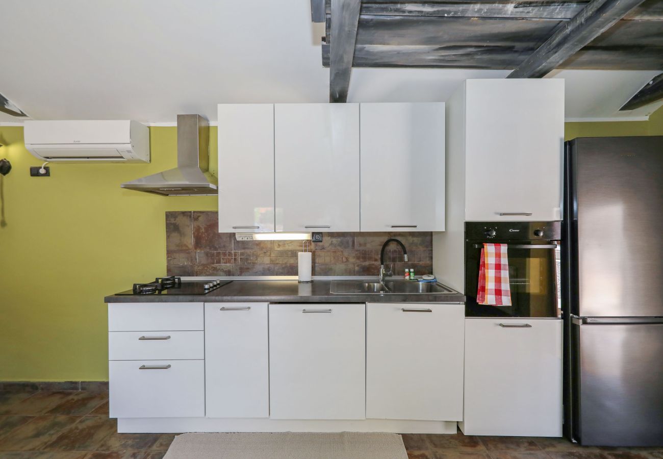 House in Lovinac - Demare, Ferienhaus für Gruppen mit beheizbarem