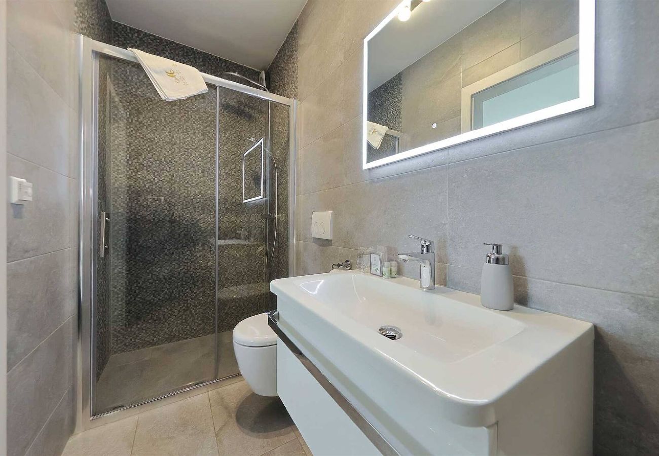 Apartment in Zadar - Majpruz no 2 mit terrasse Erdg.