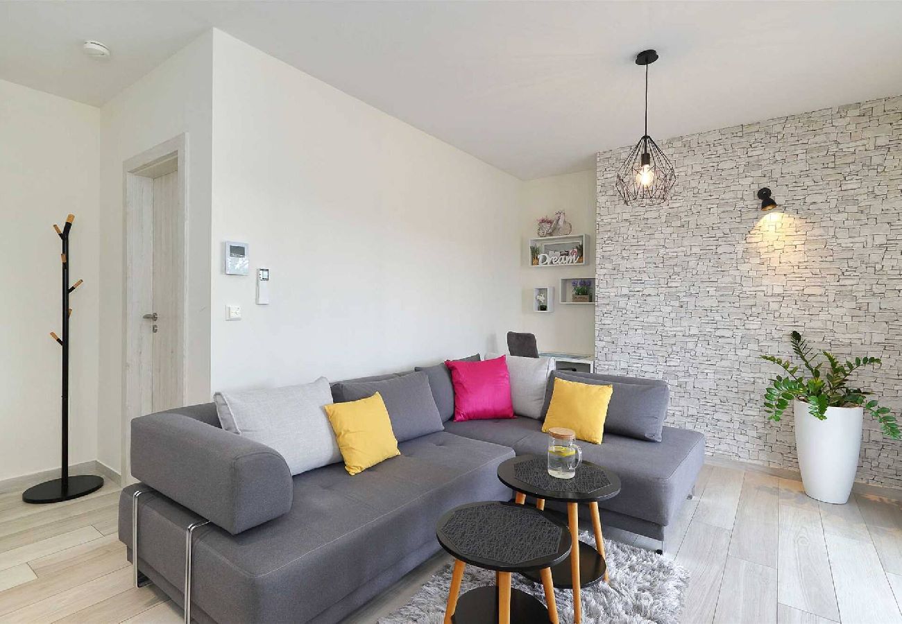 Apartment in Zadar - Majpruz no 2 mit terrasse Erdg.