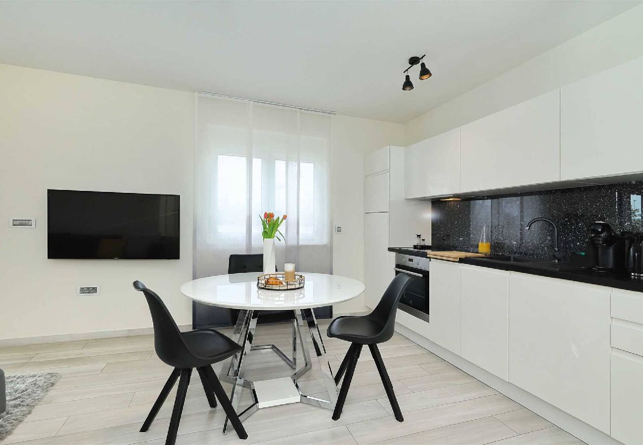 Apartment in Zadar - Majpruz no 2 mit terrasse Erdg.