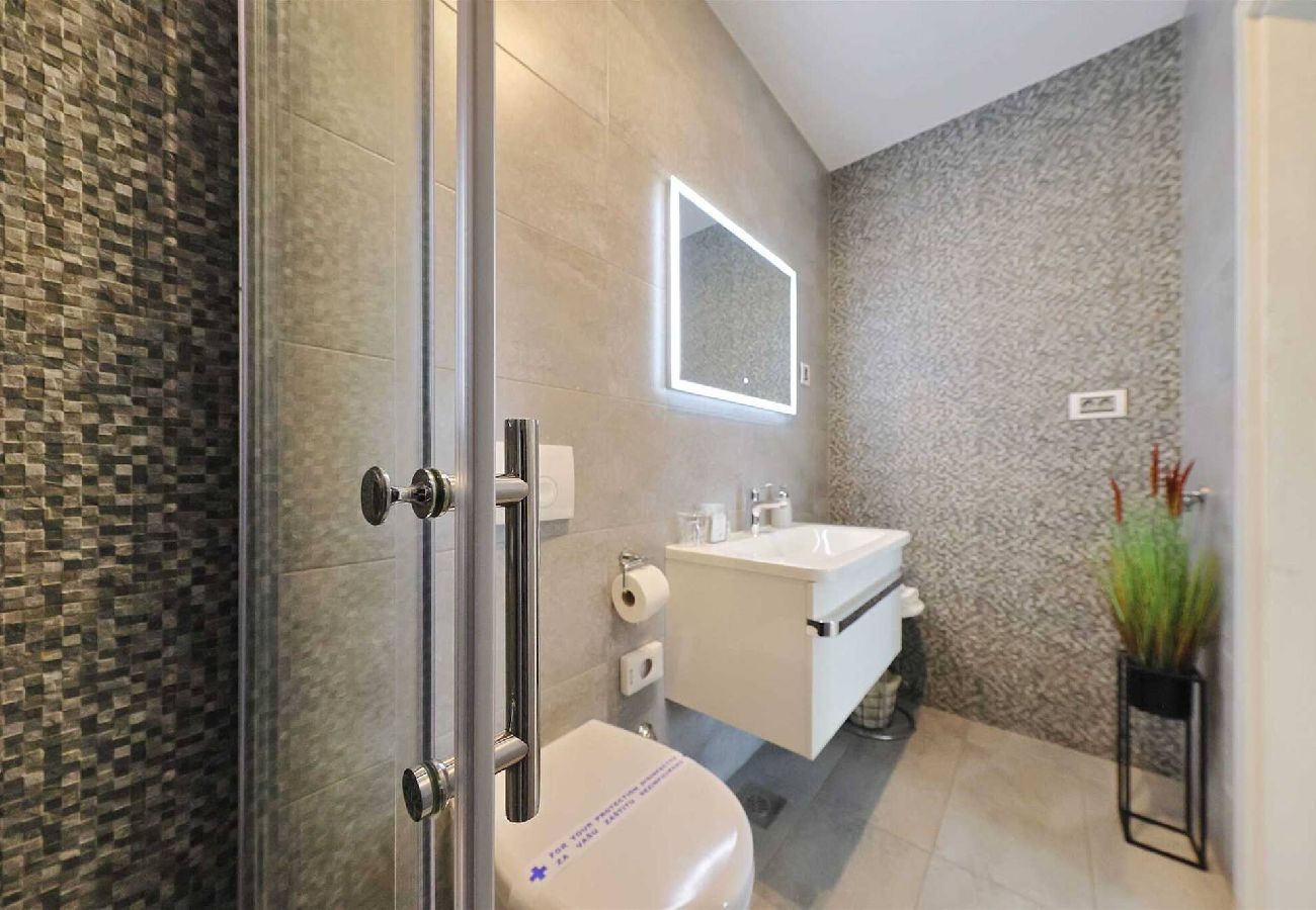 Apartment in Zadar - Majpruz no 2 mit terrasse Erdg.