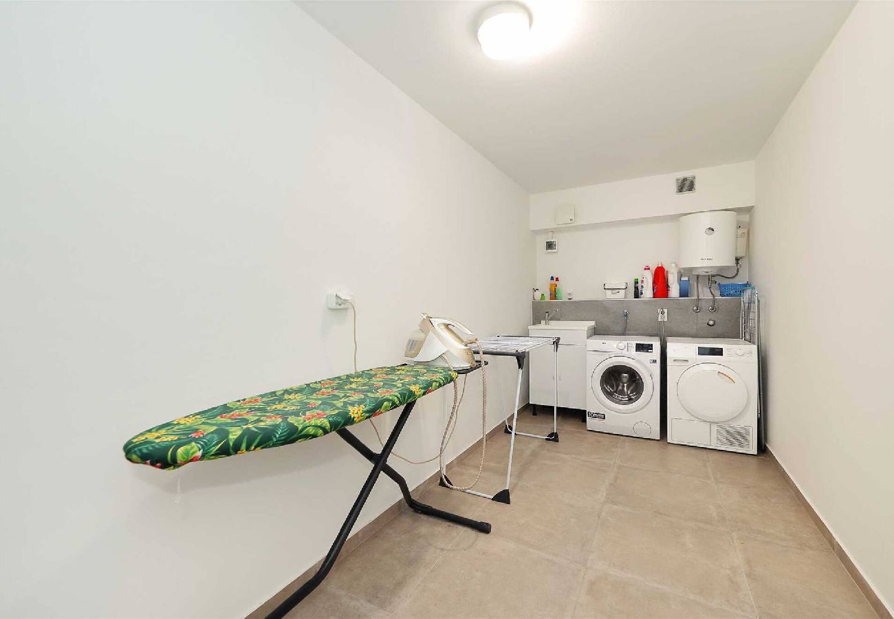 Apartment in Zadar - Majpruz no 2 mit terrasse Erdg.