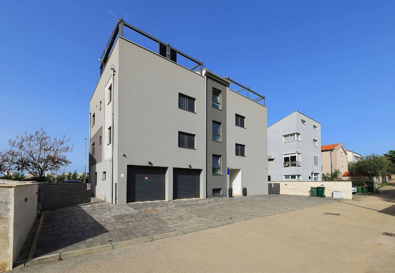 Apartment in Zadar - Majpruz no 2 mit terrasse Erdg.