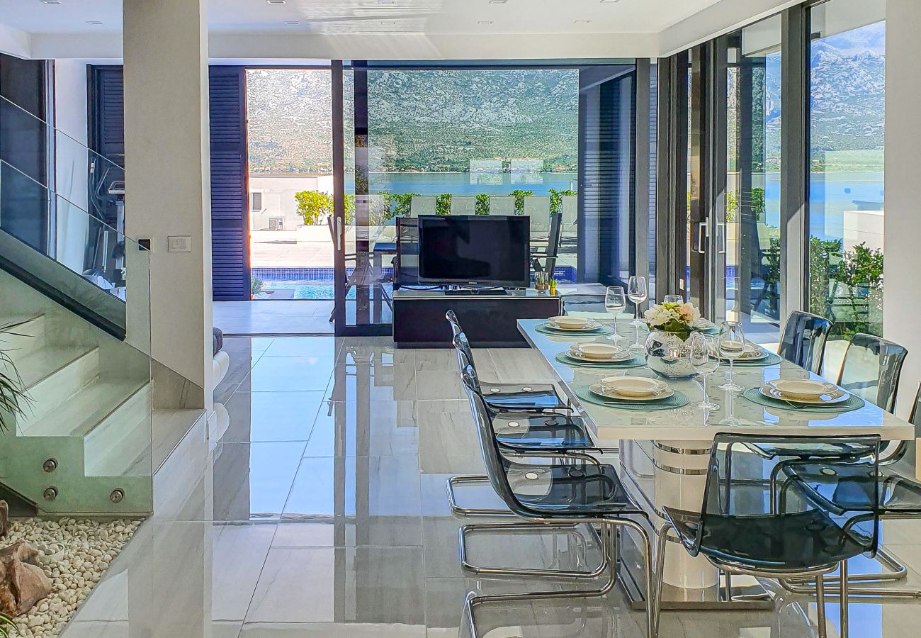 Villa in Vinjerac - Villa One with Heated Pool